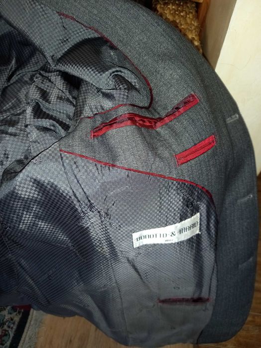 Чоловічий костюм  ( Італія )