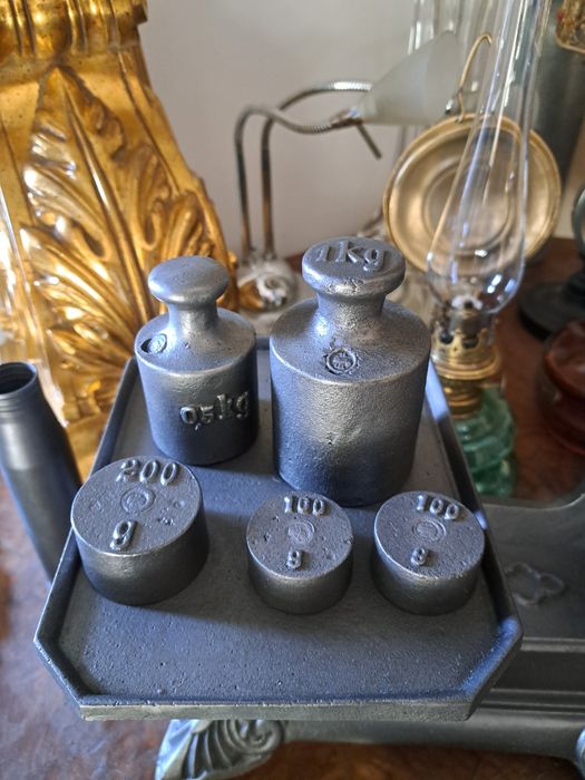 Waga stara żeliwna z ciężarkami