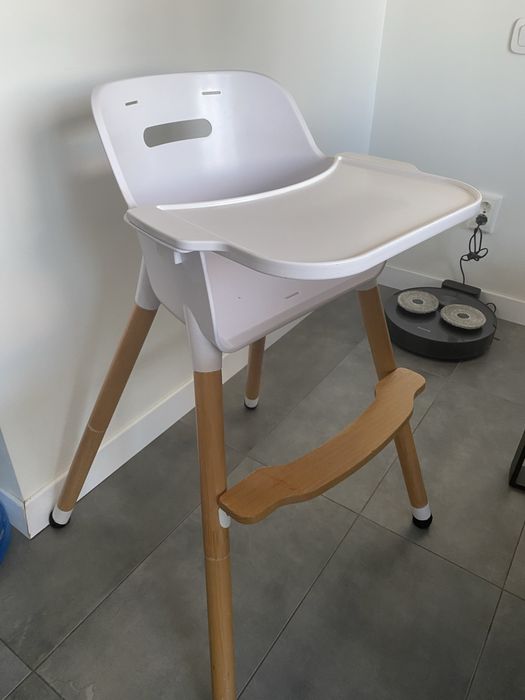 Столик для годування