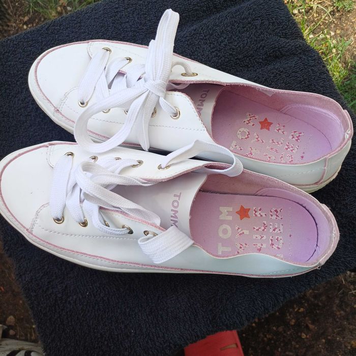 Buty TOMMY HILFINGER , białe trampki skórzane