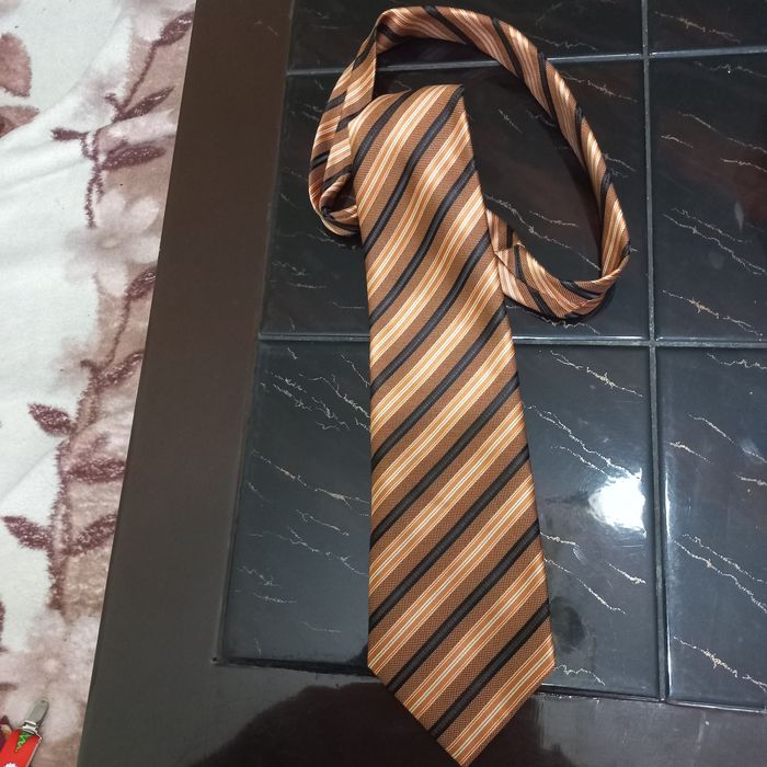 Męski krawat firmy VERNON, 100% jedwab