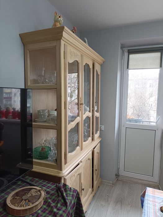 Вітрина / сервант з підсвіткою