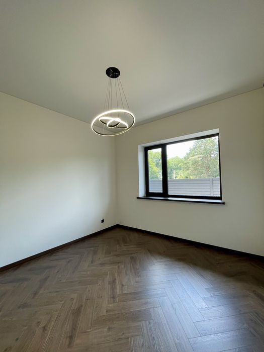 Продаж одноповерхового будинку 3 окремі кімнати Закрита територія з охоронцем Без комісії