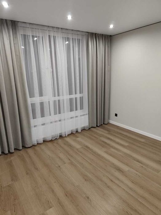 Продаж сучасної 2-кімнатної квартири з кухнею-вітальнею