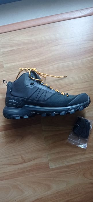Botas Quechua novas 45