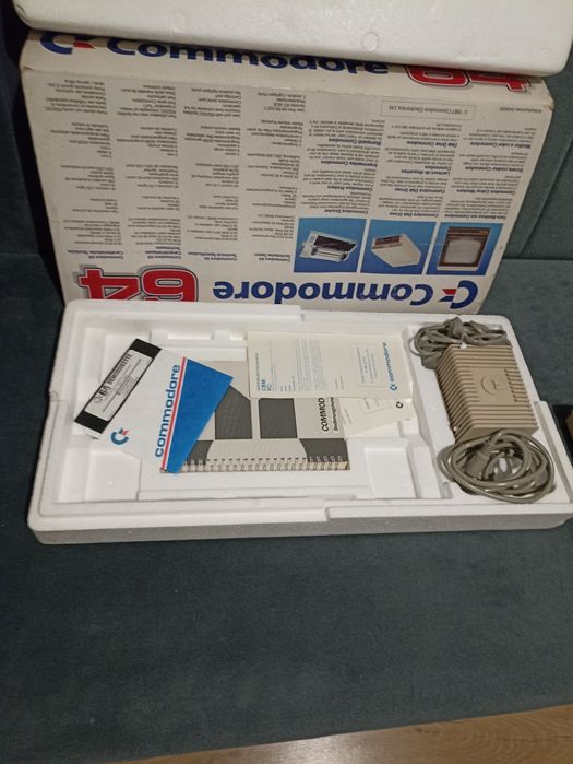 Komputer Commodore 64 pakiet w opakowaniu .