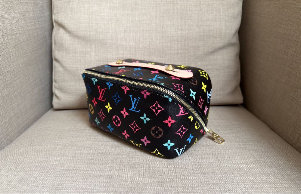 Kosmetyczka Louis Vuitton LV czarna z kolorowym Logo