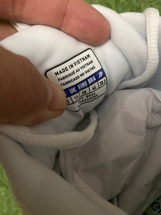 Волейбольні кросівки mizuno