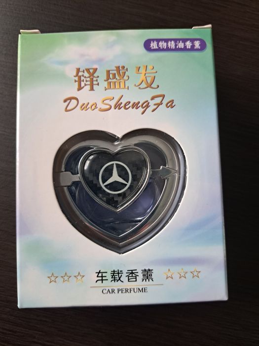 Zapach odświeżacz perfum samochodowy serduszko z logo Mercedesa