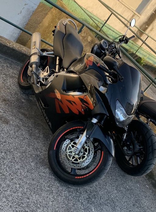 Cbr 2001, 600f cc ( 3000€ ).  GB 2025, 350cc ( 4350€ ).