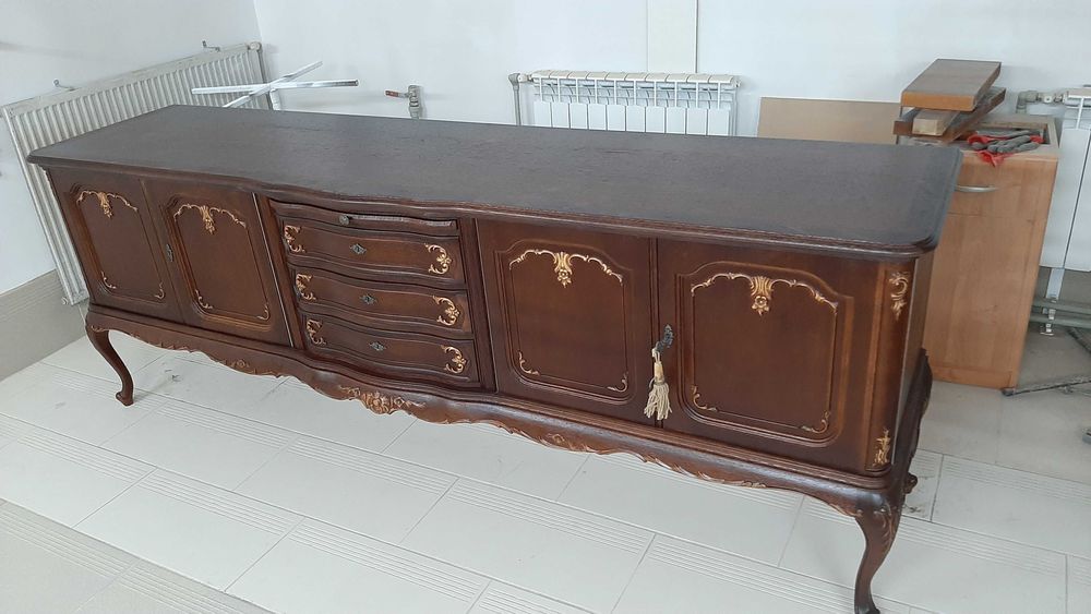 Szkiełkowanie piaskowanie starych mebli drewna