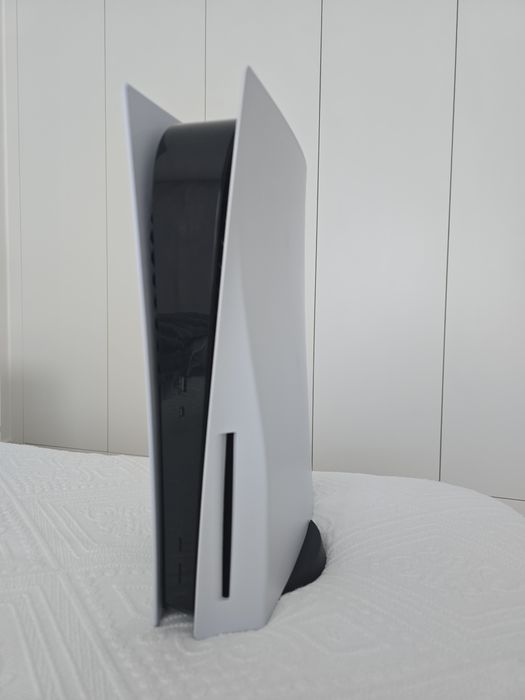 PS5 825GB + 2 comandos