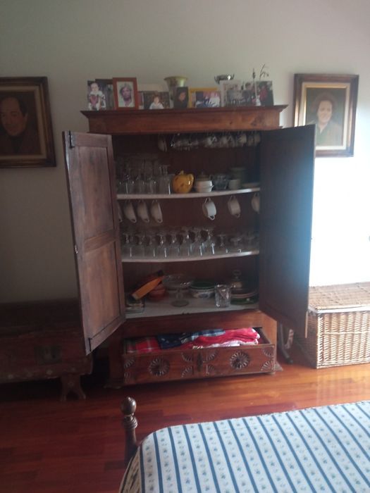 Vendo louceiro antigo