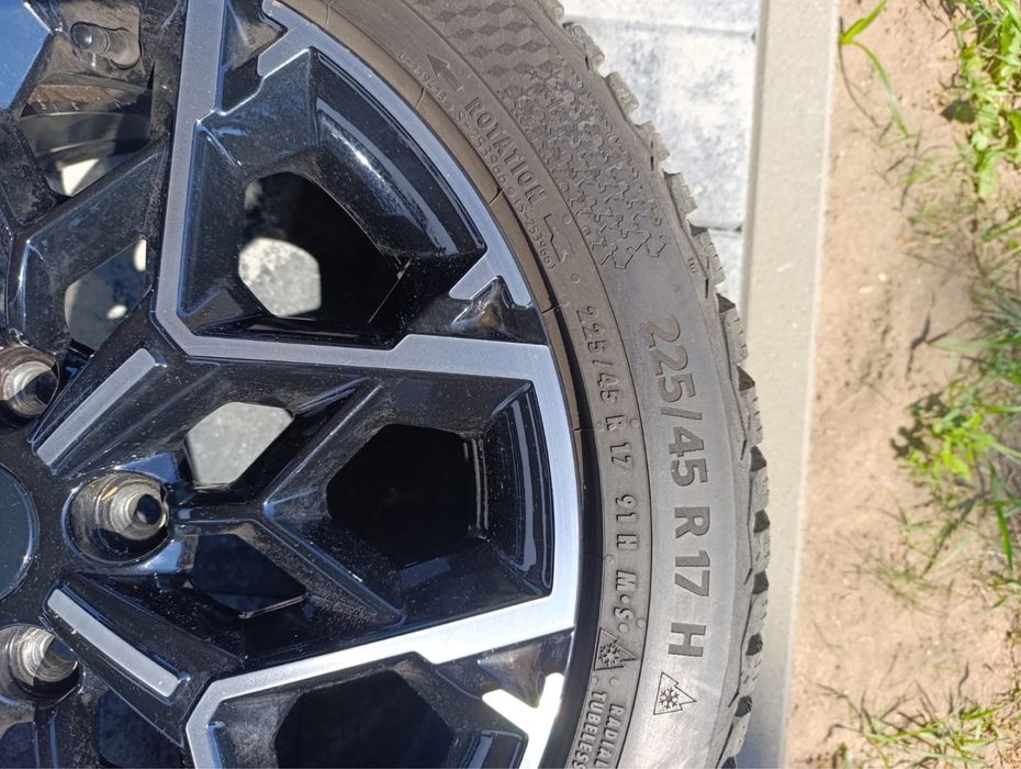 Alufelgi z oponami zimowymi KIA 17
