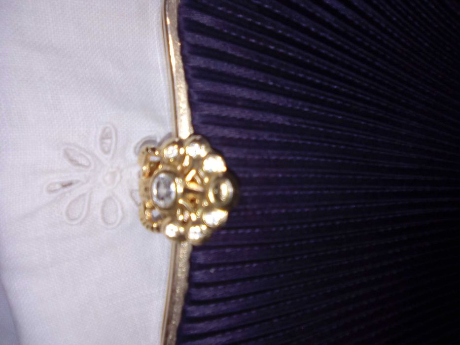 Cloutch de cetim plissado roxo