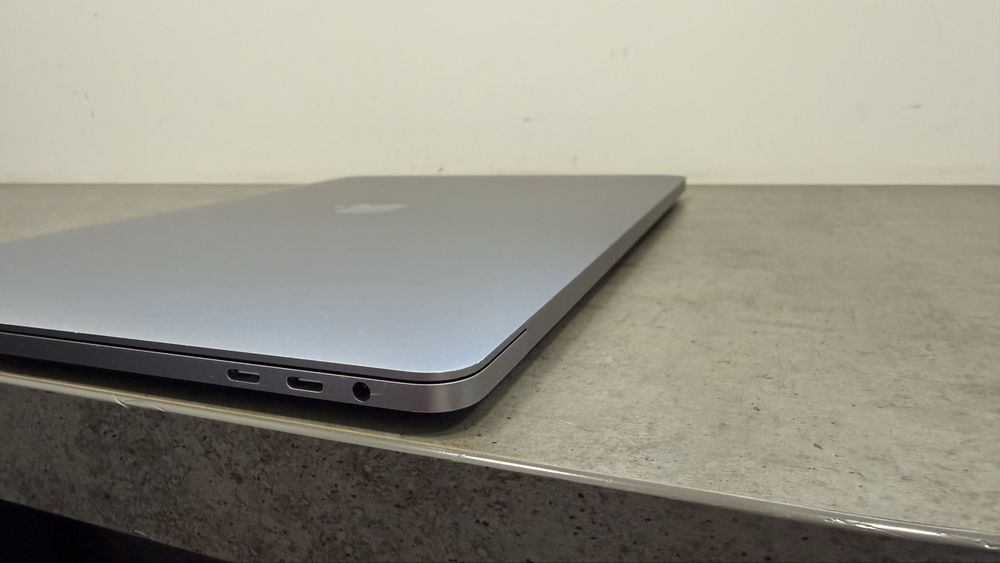 Apple MacBook Pro 16" 2018 Intel i7 16GB 512GB SSD