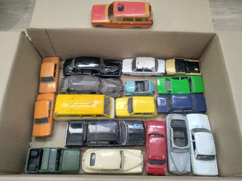 Продам модельки ссср, машинки и военную технику, коробочки, автолегенды!!!!