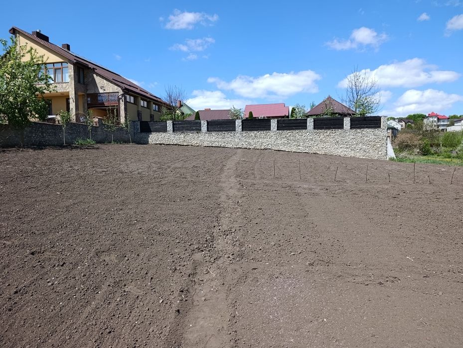 Продам будинок біля спорбази гарний краєвид.Навпроти Галицький ботаніч