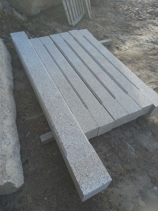 Colunas/pilares em granito