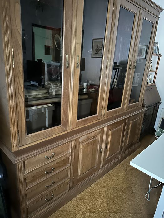 Móvel de escritório clássico com portas de vidro