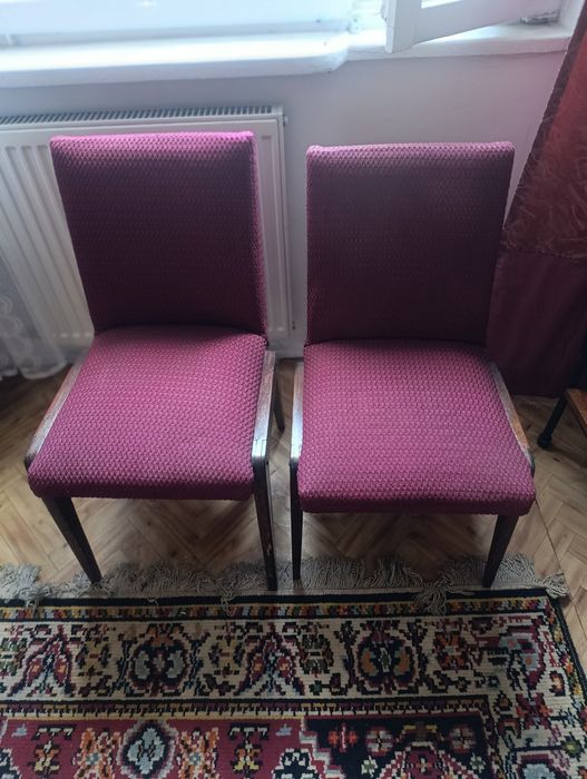 Za darmo krzeseła stolik
