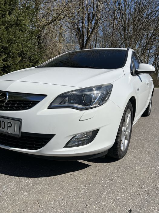 Продам Opel astra J