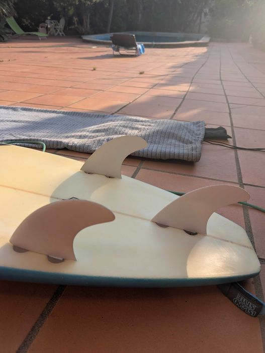 Prancha de Surf 6'22" (188 cm) "Surfing Series", Shaper Railton Lemos Design + board sock + leas Island Style