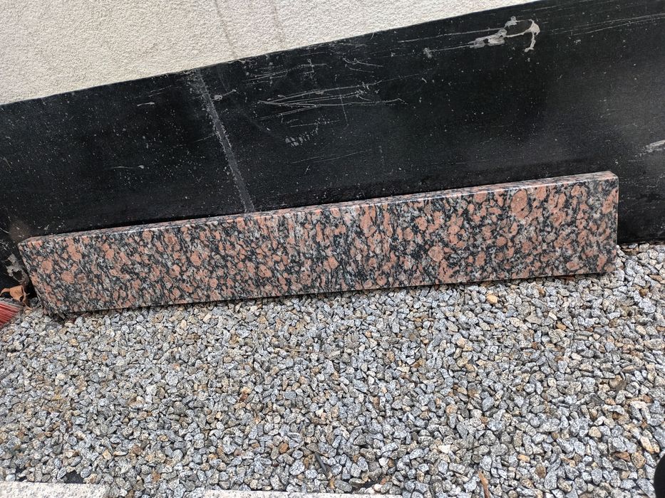 Granit pod okno para.  Pet