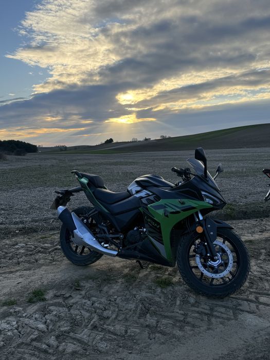 Продаю мотоцикол Lifan Kpr 200