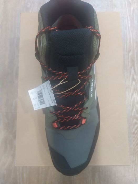 Adidas Terrex AX4 gore-tex mid.