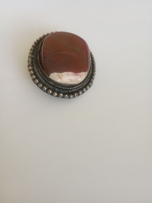 Broszka PRL z kamieniem naturalnym