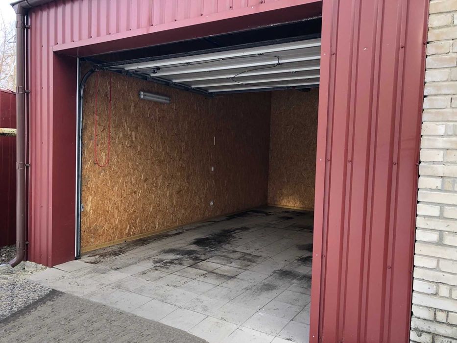 Продаж капітального гаражного приміщення по пр. Молоді