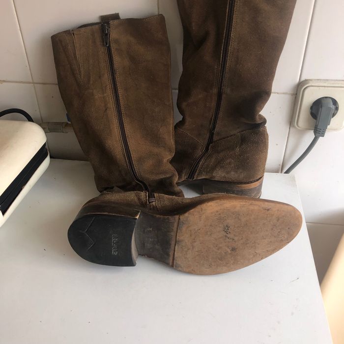 Botas em pele em bom estado