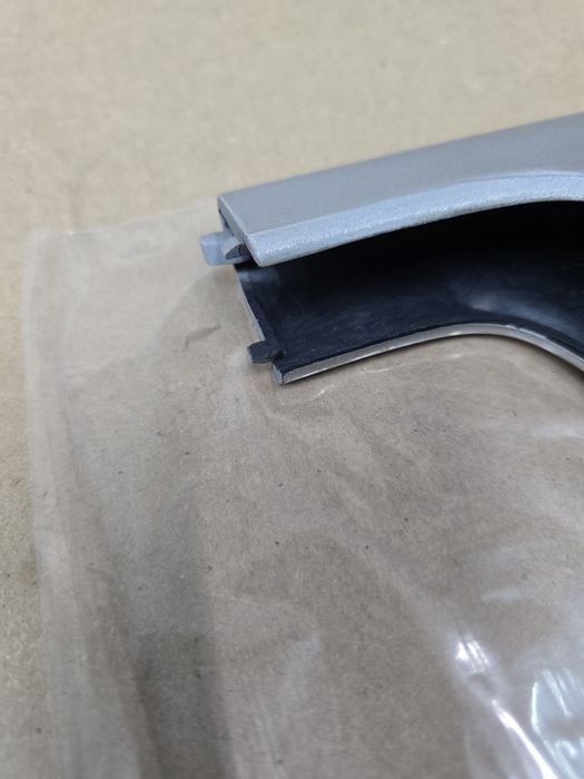 zaślepka relingu volvo V70II 2000 -07   PRAWY TYŁ SREBNA