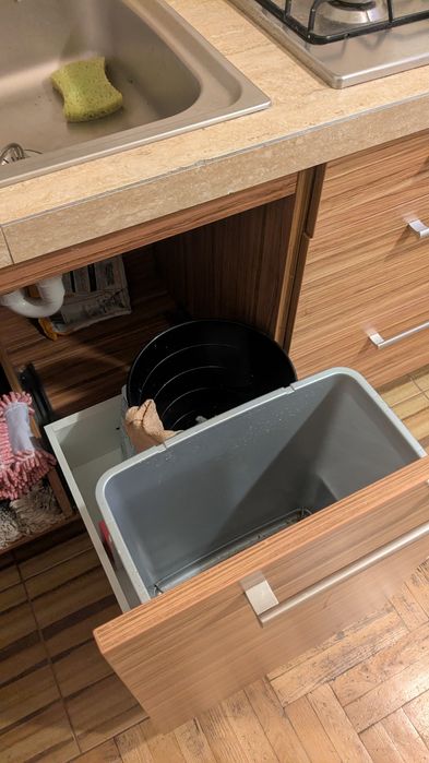 Zestaw mebli kuchennych z lodówką