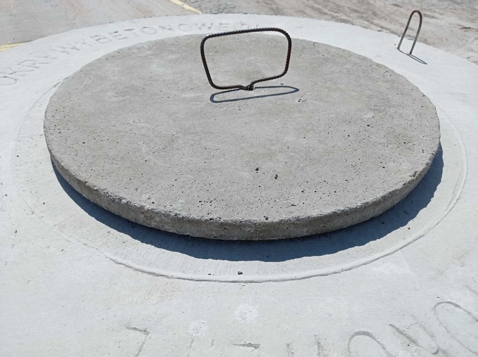 Właz betonowy 60cm pokrywa na szambo studnie