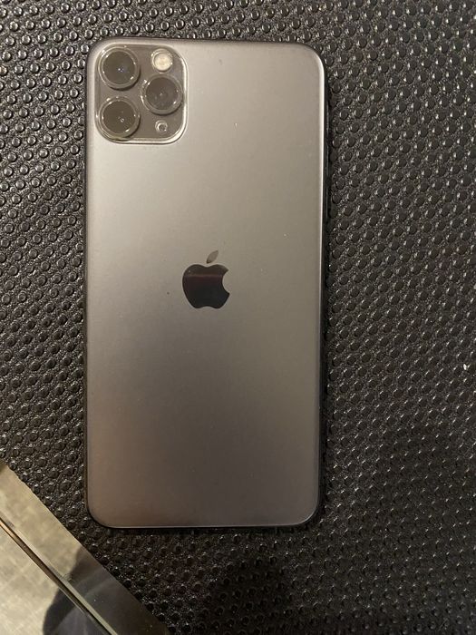 Продам телефон iPhone 11 Pro Max срочно 19000