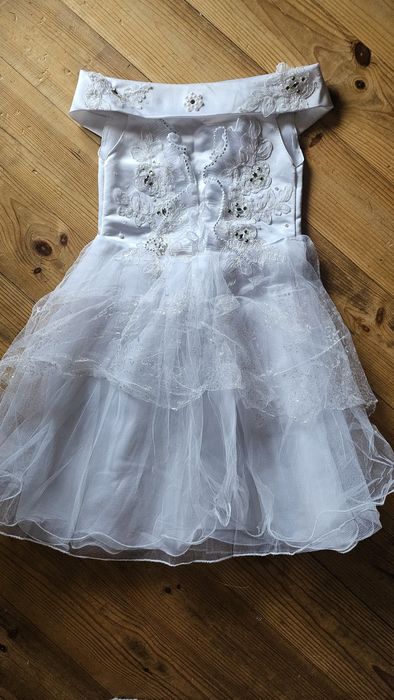 Продам святкові сукні на дівчинку 5-7р