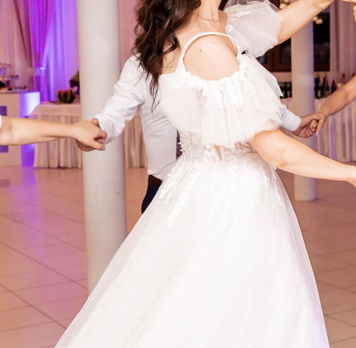 Piękna suknia ślubna hiszpanka