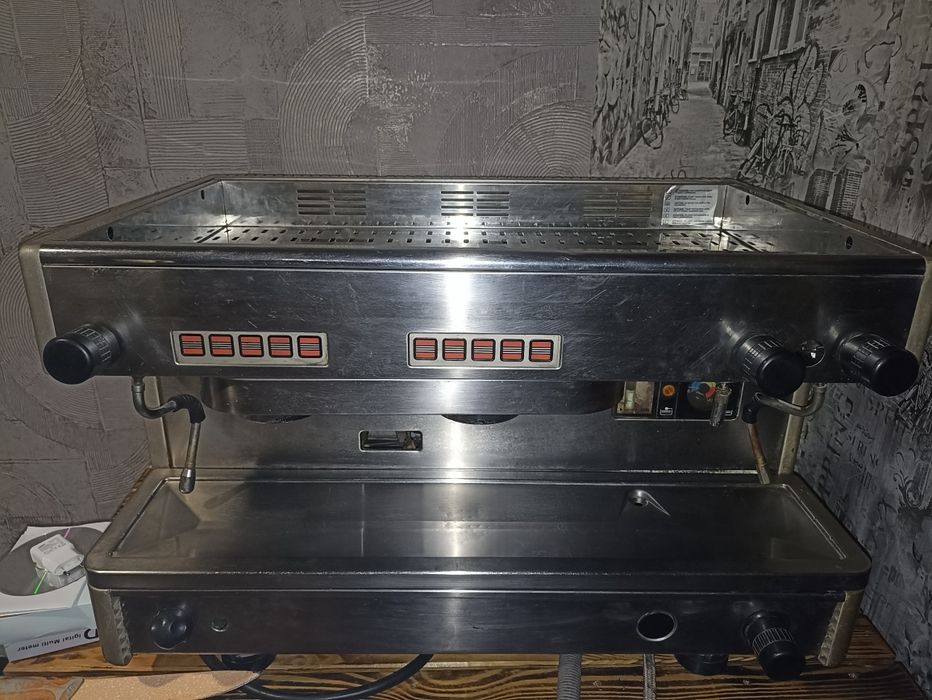 Продам кофемашину LA CIMBALI М21