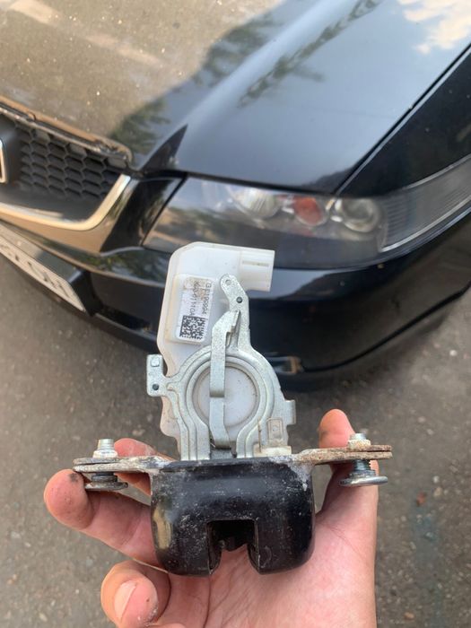 Замок кришки багажника до Honda CR-V 3