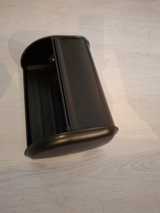 Caixa de pão em metal