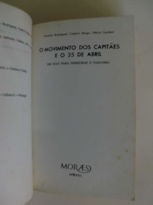 O Movimento dos Capitães e o 25 de Abril
de Avelino Rodrigues