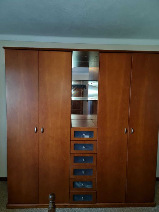 Mobília de quarto de casal em cerejeira como novo 600 euros