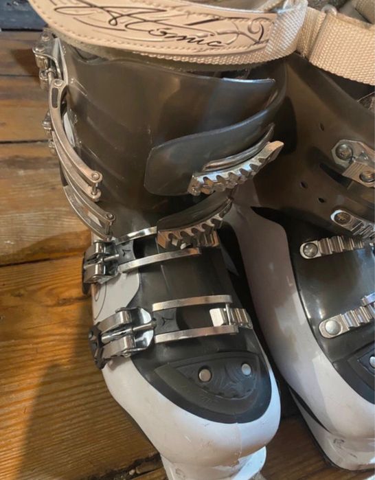 Buty narciarskie r. 39 Atomic super comfort fit