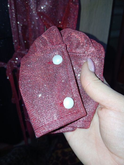 Продам сукню святкову.