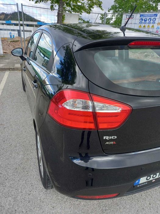 Kia Rio em ótimo estado
