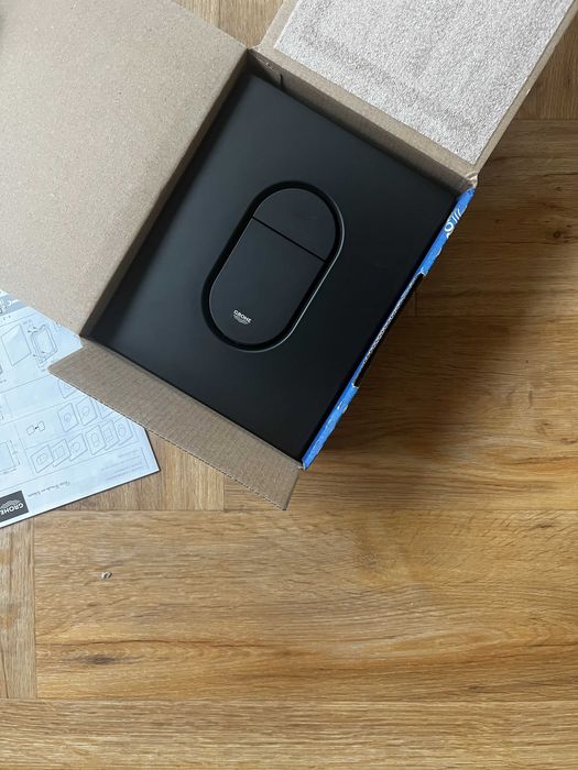 Przyciski spłukujący Grohe Arena Cosmopolitan czarny mat 38844KF0 - Nowy