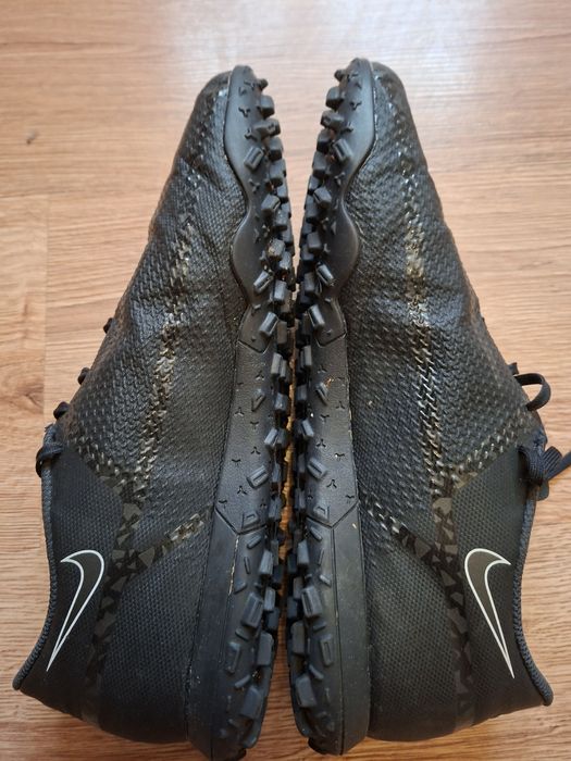 Buty do piłki  nożnej  43  żwirówki