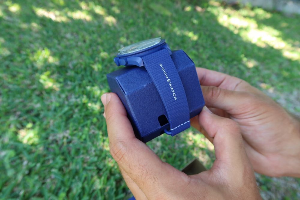 OMEGA X SWATCH GOLD Mission To Earthphase Moonshine Gold